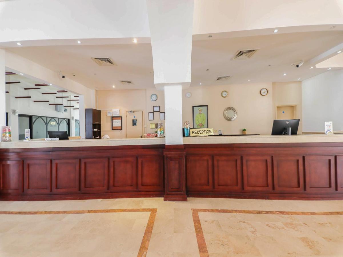 Capital O133 Al Sawadi Beach Resort & Spa 巴尔卡 外观 照片