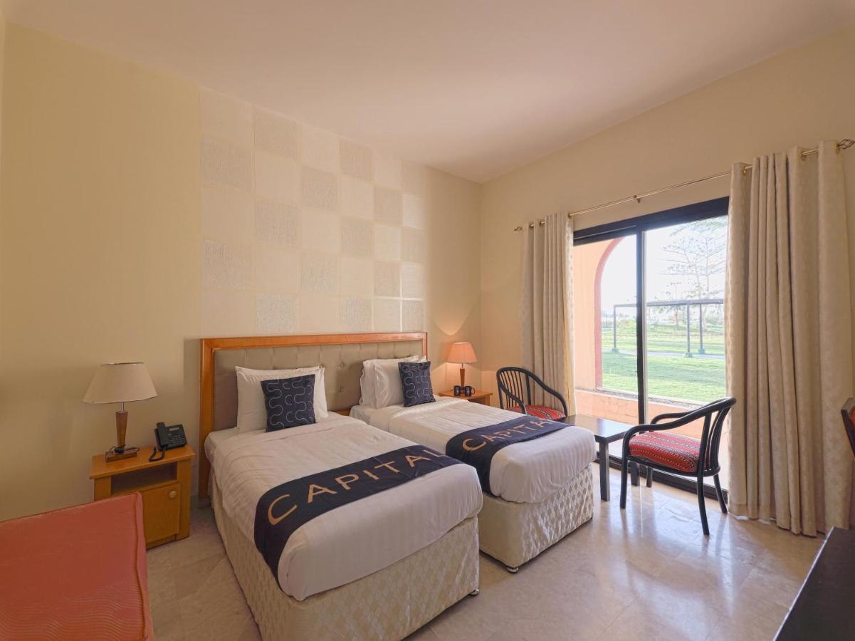 Capital O133 Al Sawadi Beach Resort & Spa 巴尔卡 外观 照片