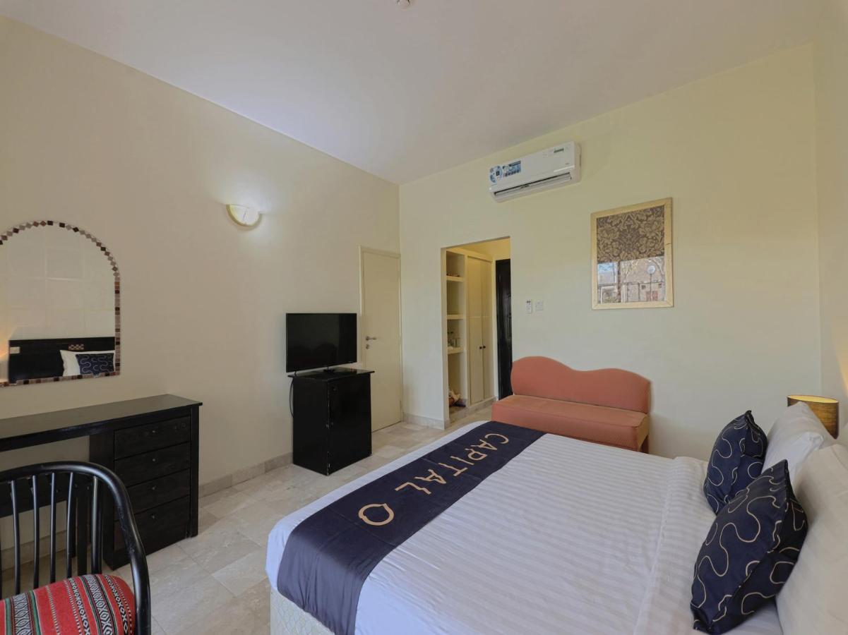 Capital O133 Al Sawadi Beach Resort & Spa 巴尔卡 外观 照片