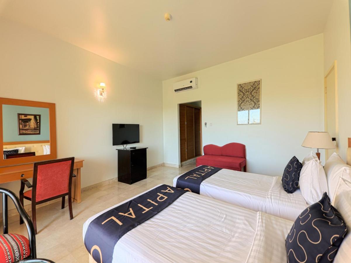 Capital O133 Al Sawadi Beach Resort & Spa 巴尔卡 外观 照片