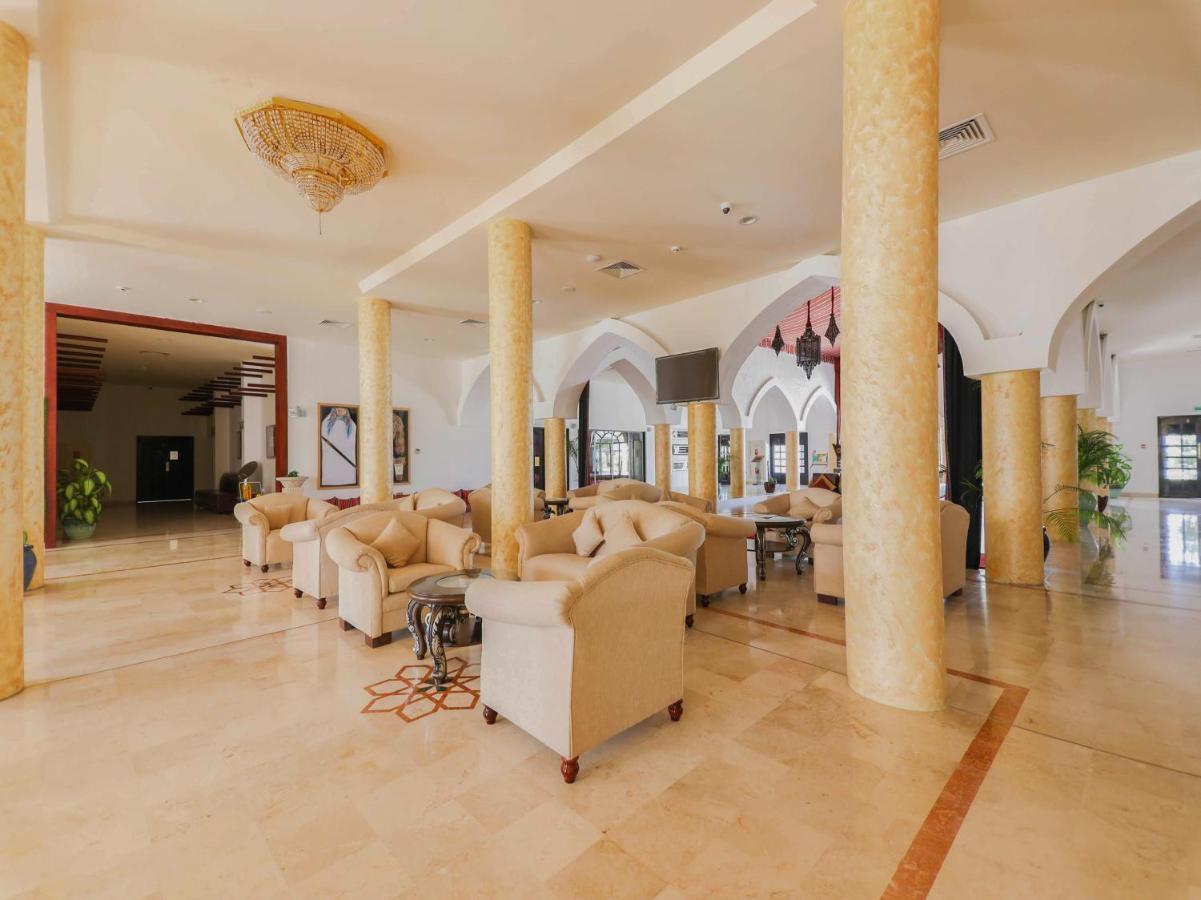 Capital O133 Al Sawadi Beach Resort & Spa 巴尔卡 外观 照片