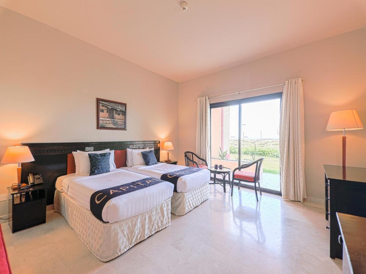 Capital O133 Al Sawadi Beach Resort & Spa 巴尔卡 外观 照片