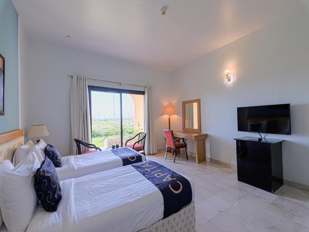 Capital O133 Al Sawadi Beach Resort & Spa 巴尔卡 外观 照片