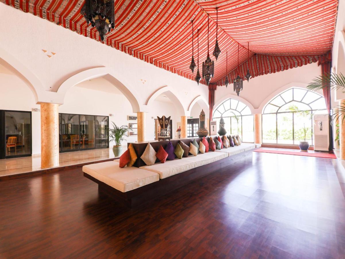 Capital O133 Al Sawadi Beach Resort & Spa 巴尔卡 外观 照片