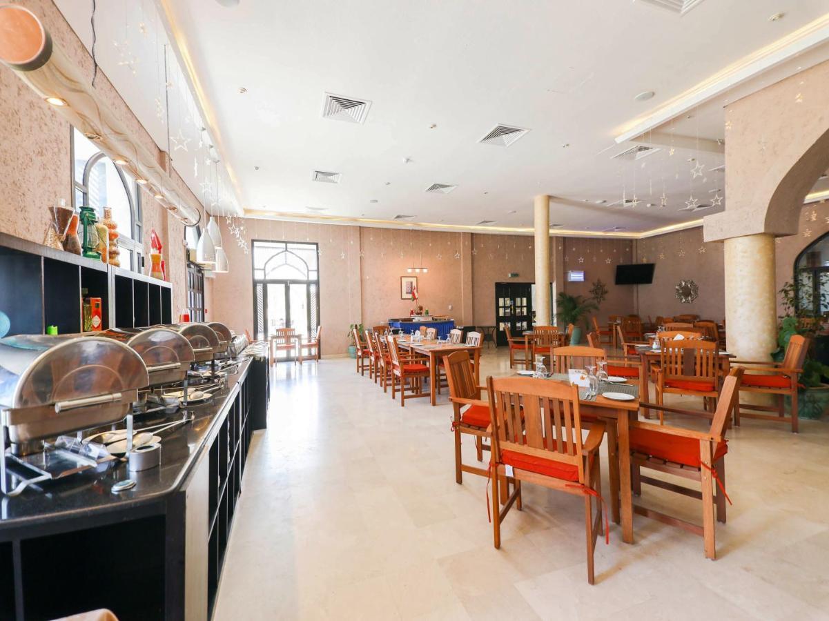 Capital O133 Al Sawadi Beach Resort & Spa 巴尔卡 外观 照片