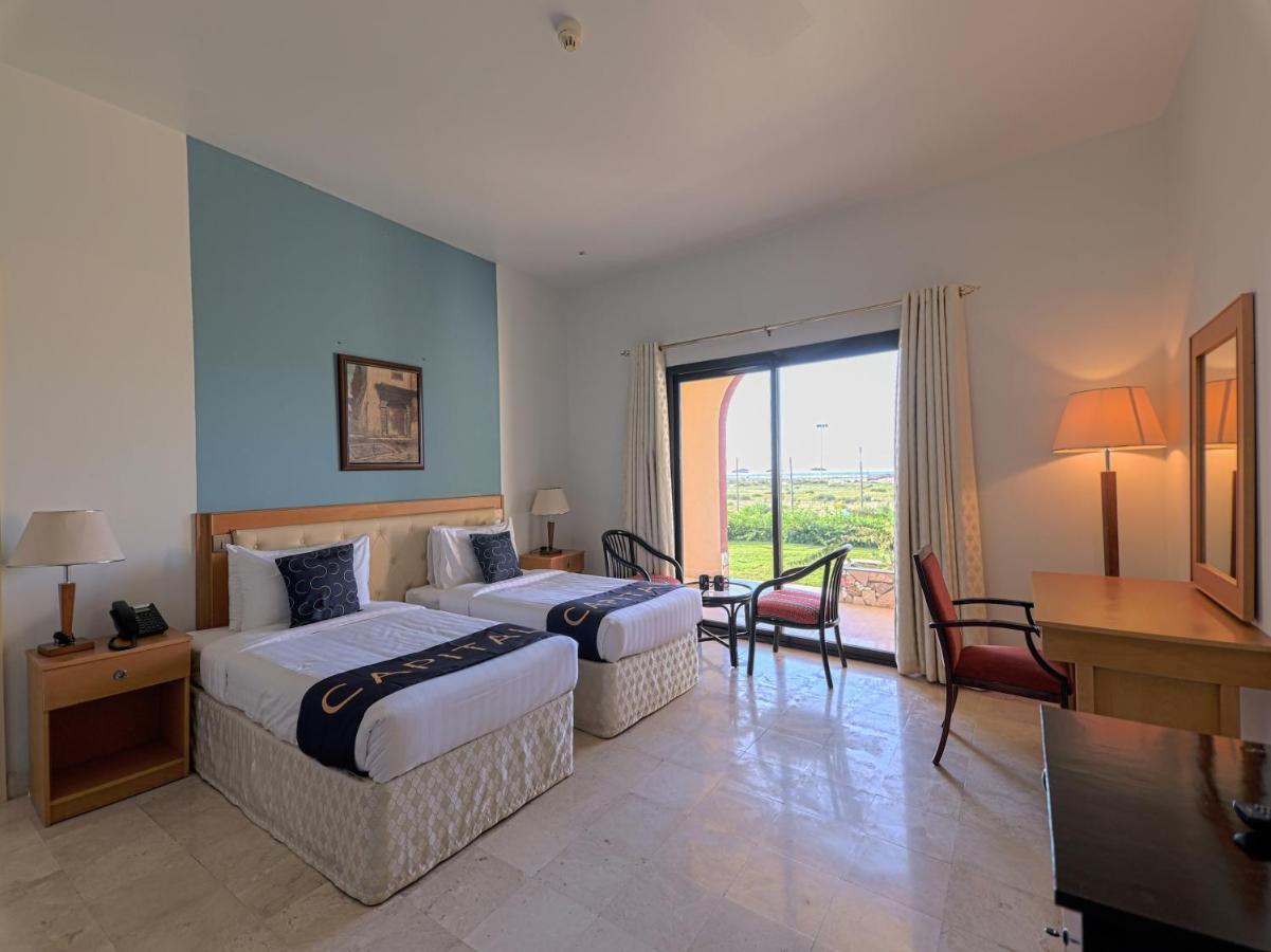 Capital O133 Al Sawadi Beach Resort & Spa 巴尔卡 外观 照片