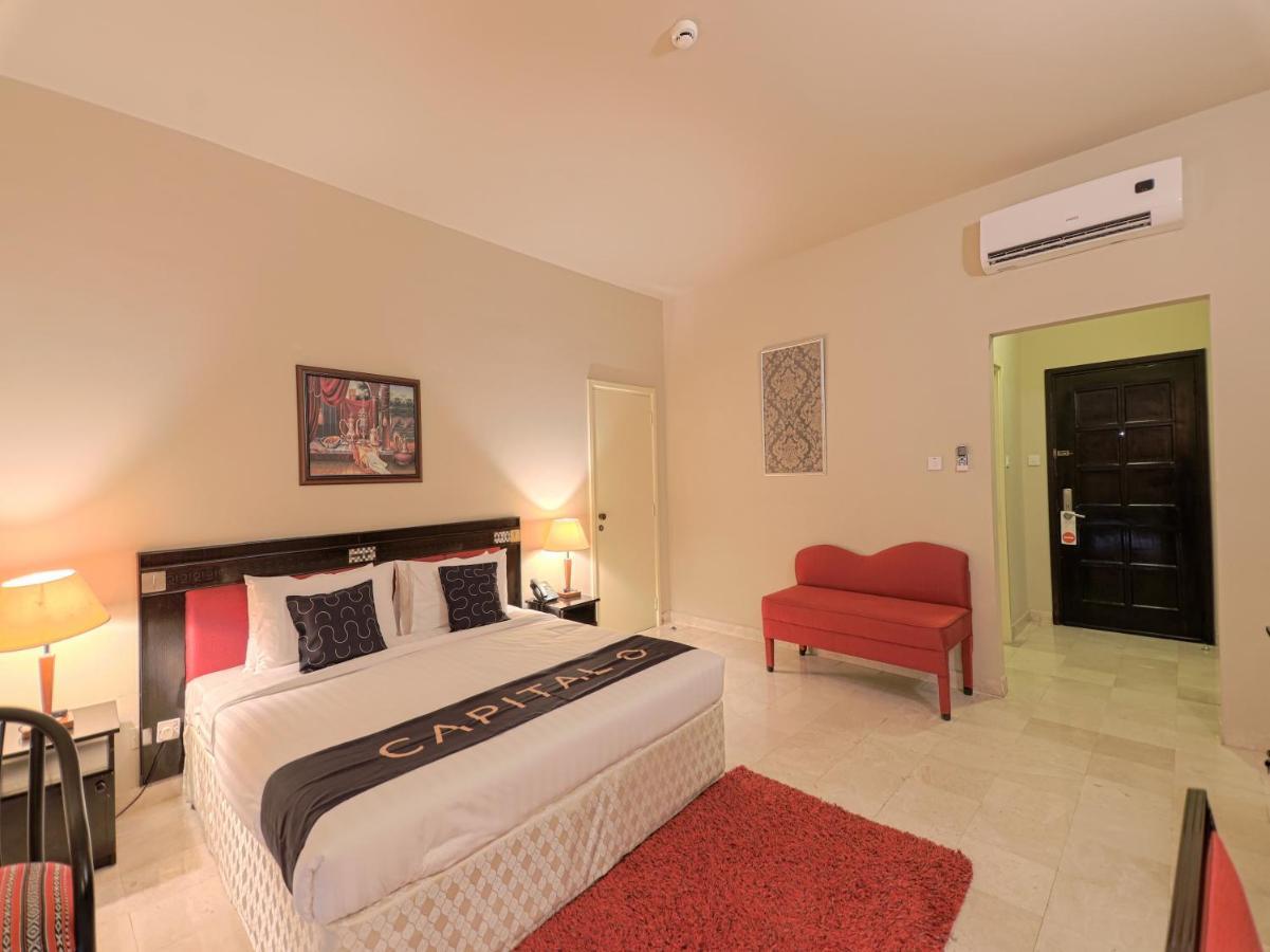 Capital O133 Al Sawadi Beach Resort & Spa 巴尔卡 外观 照片