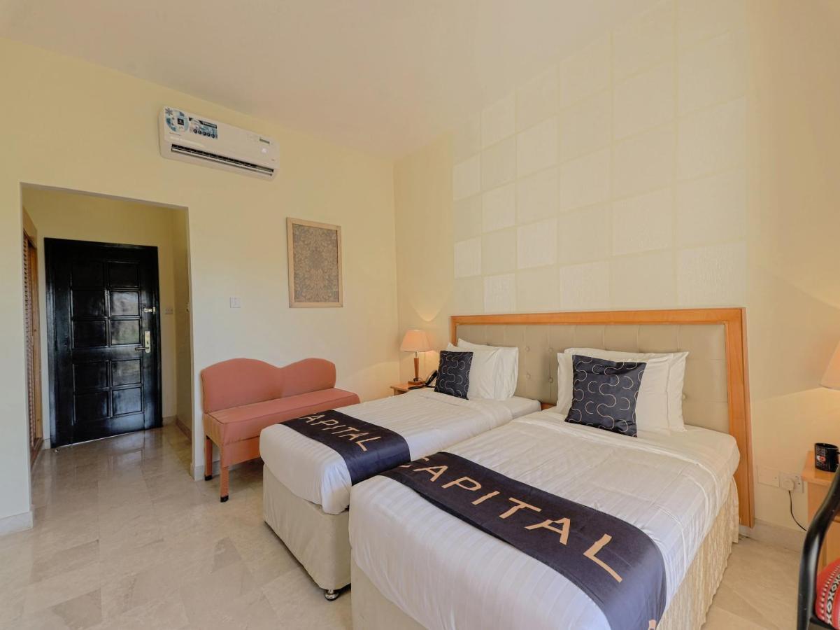 Capital O133 Al Sawadi Beach Resort & Spa 巴尔卡 外观 照片